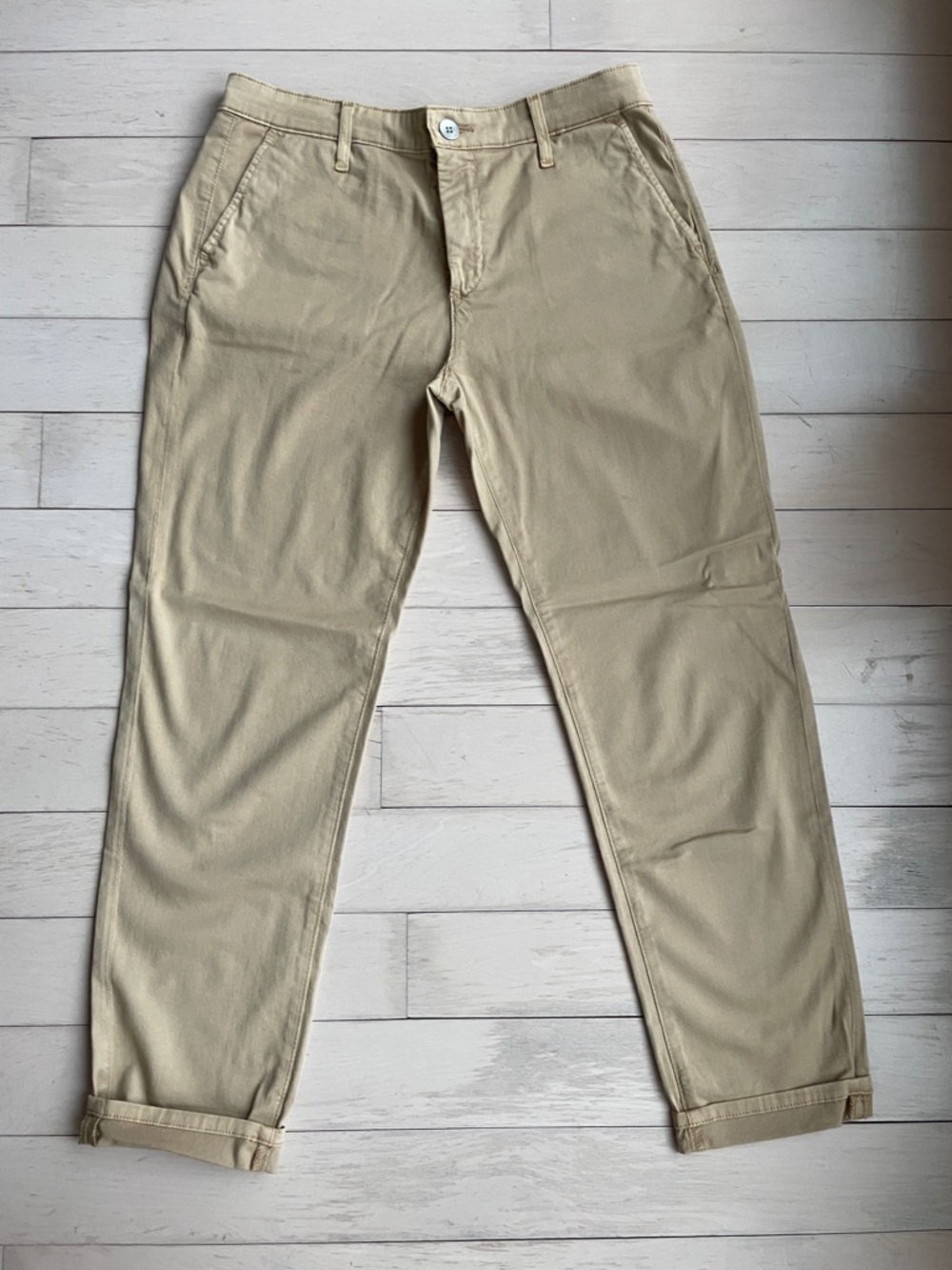 AG Caden Chinos in Sateen Khaki.